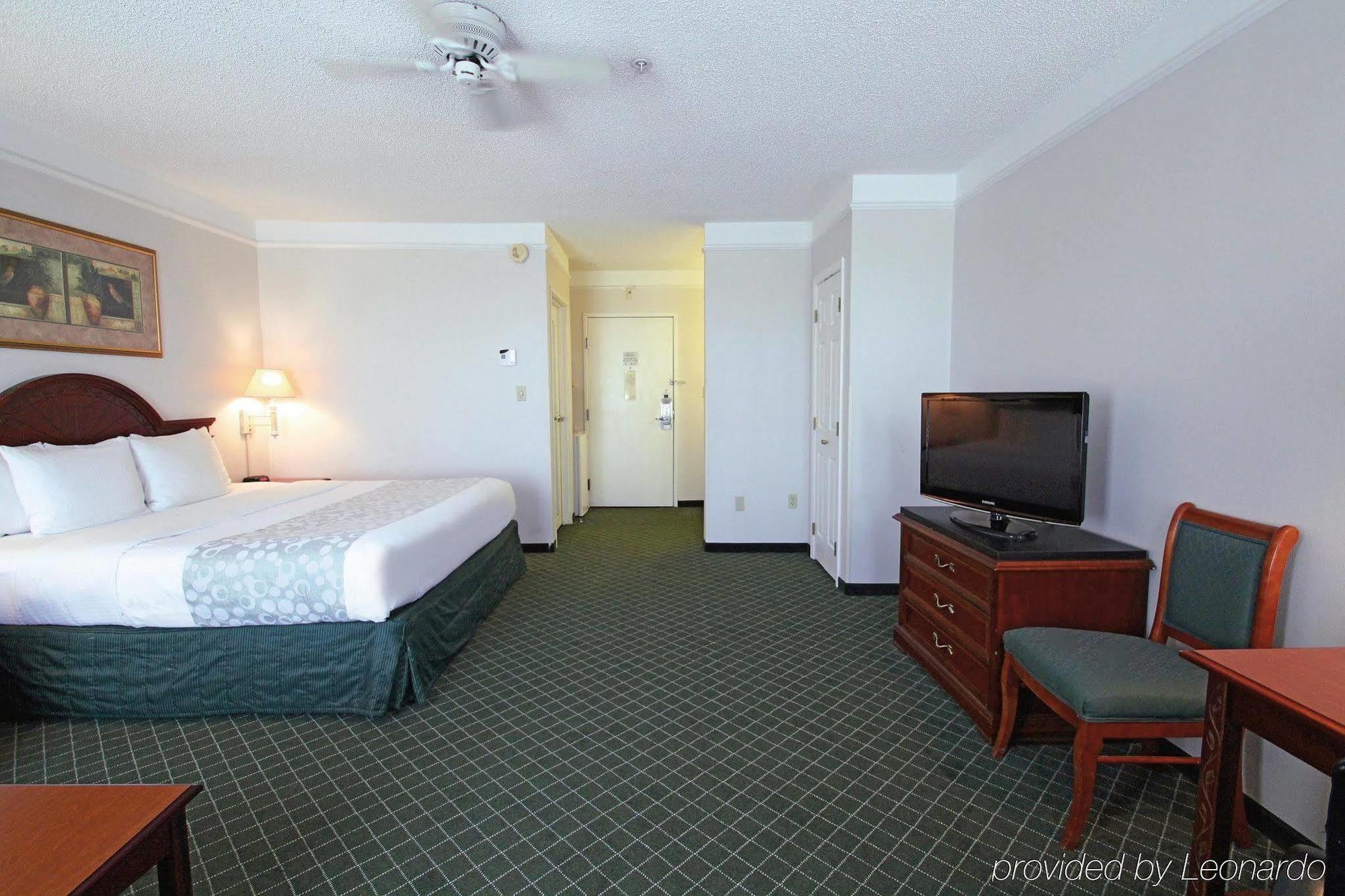 La Quinta By Wyndham Melbourne Viera Hotel Exterior photo