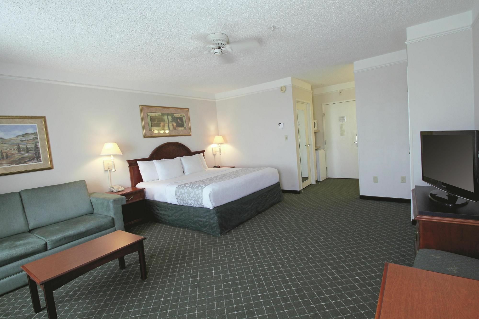 La Quinta By Wyndham Melbourne Viera Hotel Exterior photo